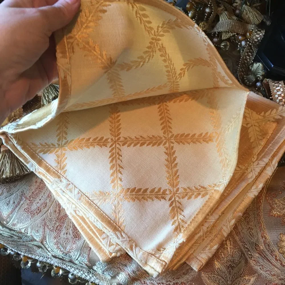DIAMOND GOLD Dinner Napkins!